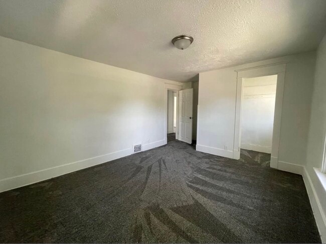 Building Photo - 420 Haney Ave
