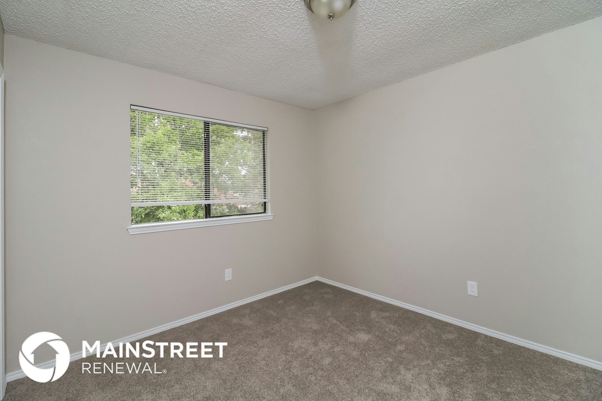 Building Photo - 1516 Lincolnshire Way