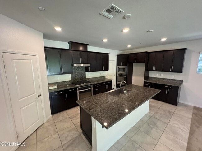 Building Photo - 446 Almond Ln