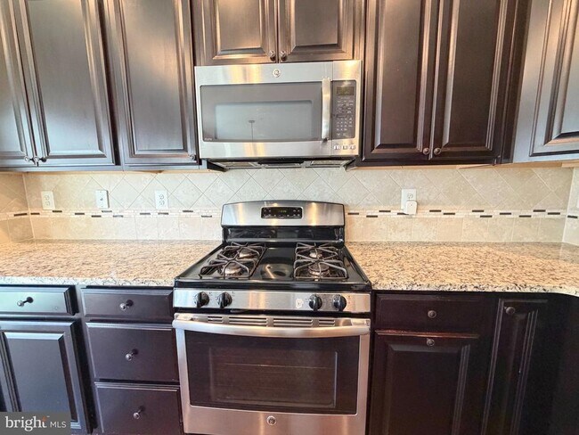 Building Photo - 1607 Sun High Terrace