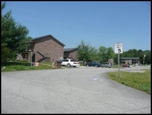 Building Photo - 101 Foxwood And Raintree Ln