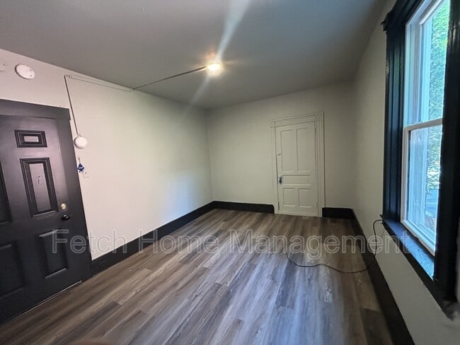 Building Photo - 19 S Ann St