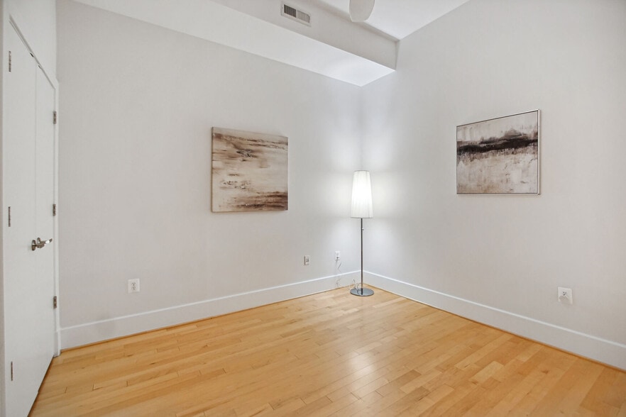 Building Photo - 2117 10th St NW