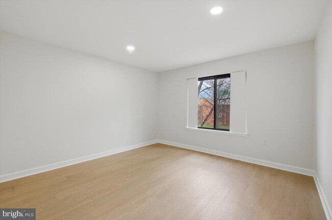 Building Photo - 125F Clubhouse Dr SW