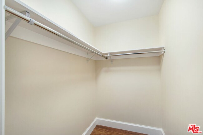 Building Photo - 1 W Century Dr