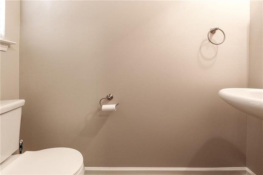 Building Photo - 606 Oakside Pl