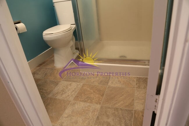 Building Photo - Unique 3 Bed 2 Bath + 2 bonus rooms 1,639 ...