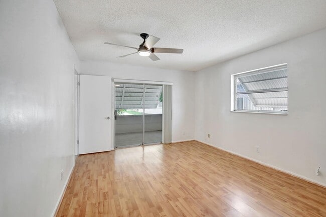 Building Photo - 6707 NW 70th St
