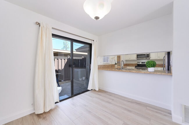 Building Photo - 28955 Oak Creek Ln