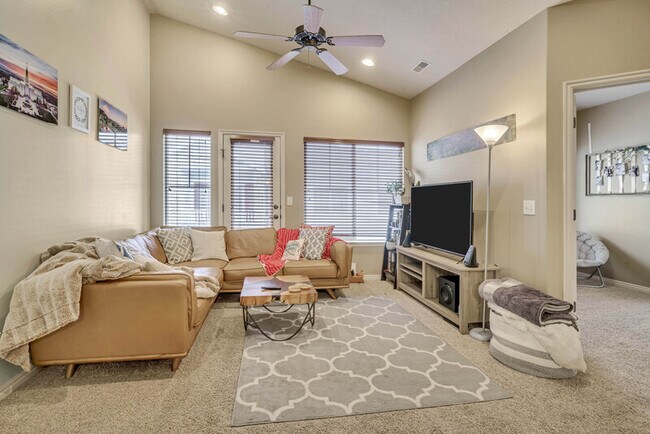 Building Photo - 1068 Canyon Meadow Dr