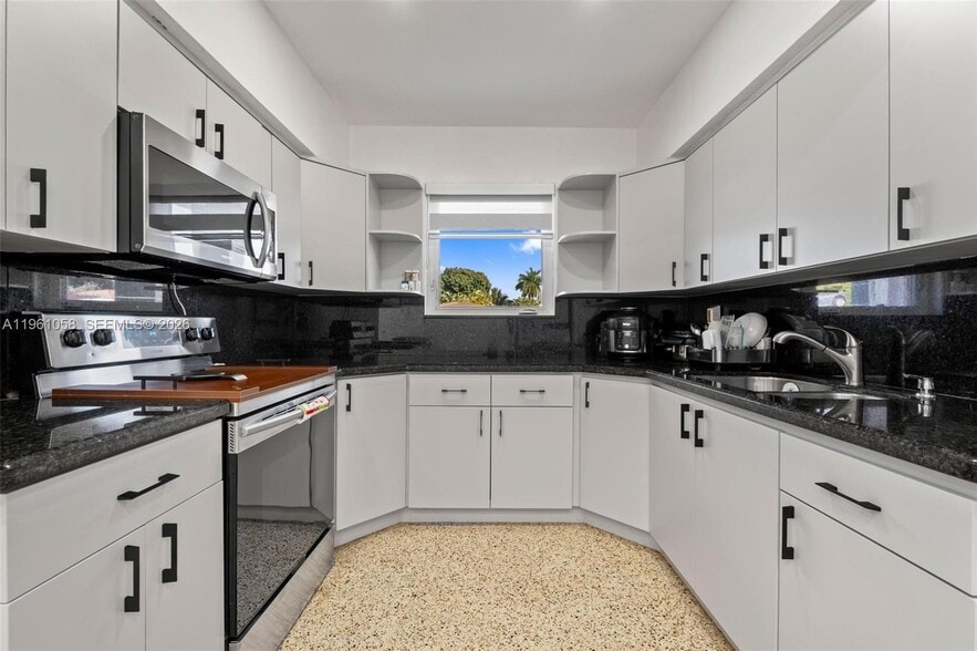 Building Photo - 8300 NW 35th Pl