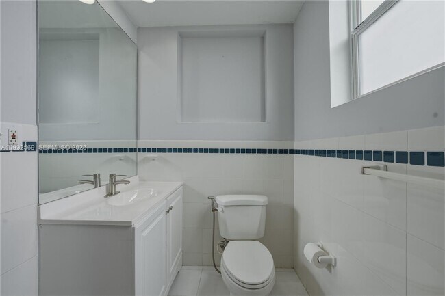 Building Photo - 3825 SW 33rd St