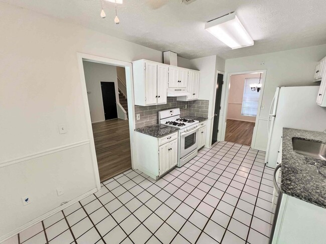 Building Photo - Fantastic 3 BR/ 2.5 BA Home in Kennesaw!