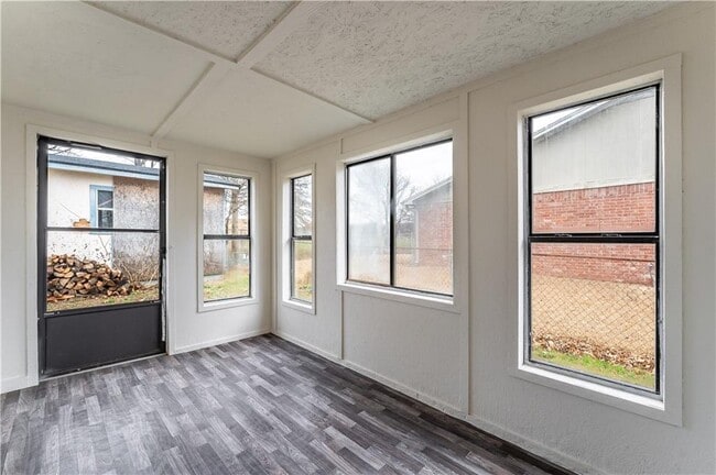 Building Photo - 1319 W Lela St