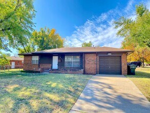 Building Photo - Spacious 3 bed 1 bath with easy access to I-40!