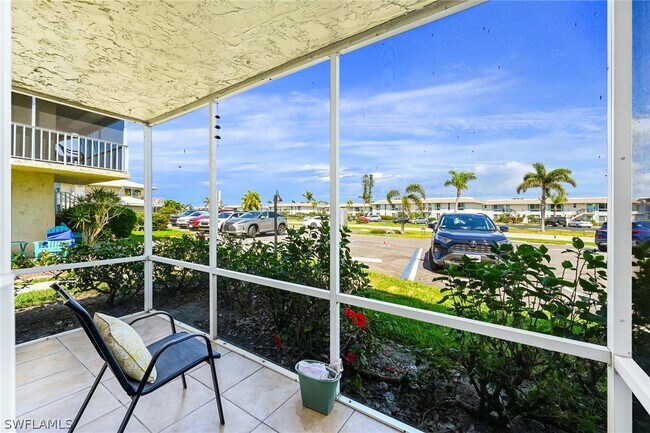 Building Photo - 200 Palm Dr