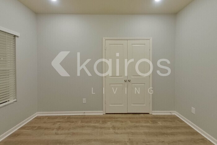 Building Photo - 10685 Bent Brook Dr