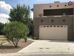 Building Photo - Large Duplex that backs to parks