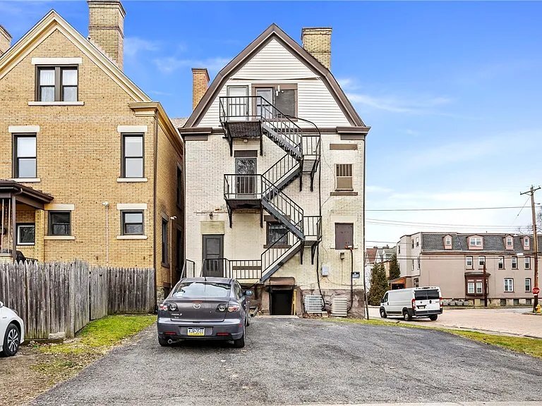 Building Photo - 303 Peebles St