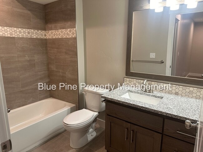 Building Photo - 3881 E Hemlock Ln