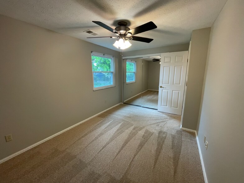 Building Photo - 3211 Creston Ct