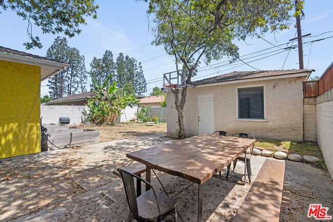 Building Photo - 2848 Westwood Blvd