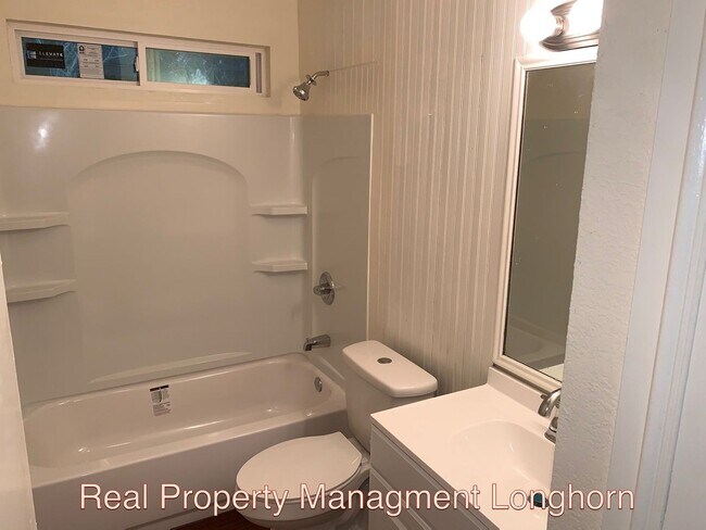 Building Photo - Beautifully Renovated 4/2 One story George...