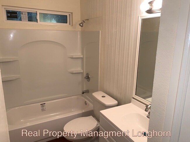 Building Photo - Beautifully Renovated 4/2 One story Georgetown Property.