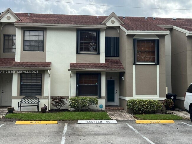 Building Photo - 252 City View Dr