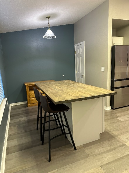 Building Photo - 6347 Ironside Dr S