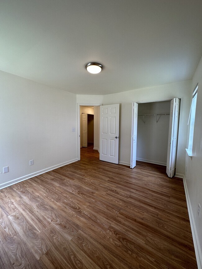 Building Photo - 4406 McClelland Dr