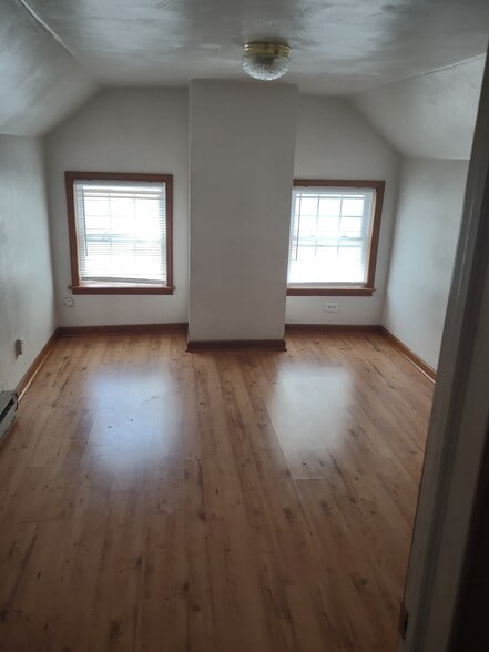 Building Photo - 1409 3rd St SW