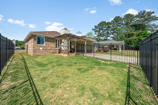 Building Photo - 7005 Robin's Nest Dr