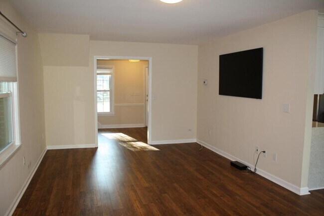 Building Photo - 1024 Plantation Ct