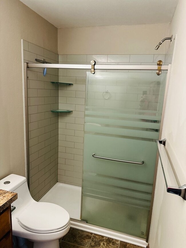 Building Photo - Charming Updated Property in Amazing Neighborhood