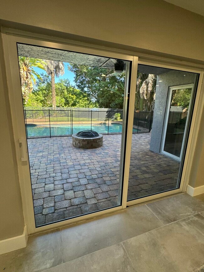 Building Photo - 10366 Buena Ventura Dr