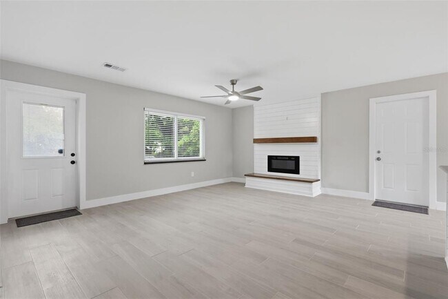 Building Photo - 550 E Minnesota Ave