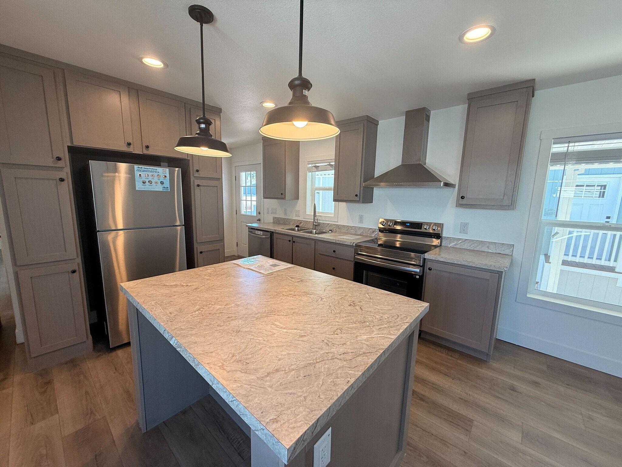 Building Photo - 3601 E Wyoming Ave