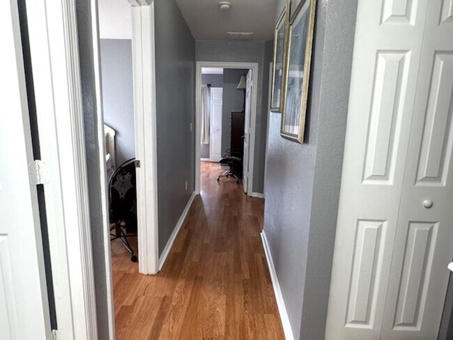 Building Photo - Fully Furnished 4 Bedroom 3 Bath Townhome ...