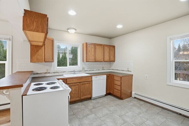 Building Photo - 508 E 19th Ave