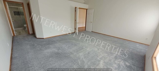 Building Photo - Spacious & Beautiful 4 bd 2.5 ba, 2 Story Battle Ground Home w/ A/C, Fireplace & so much More!