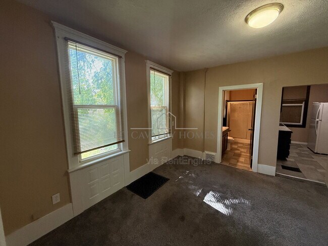 Building Photo - 1076 Ackley St