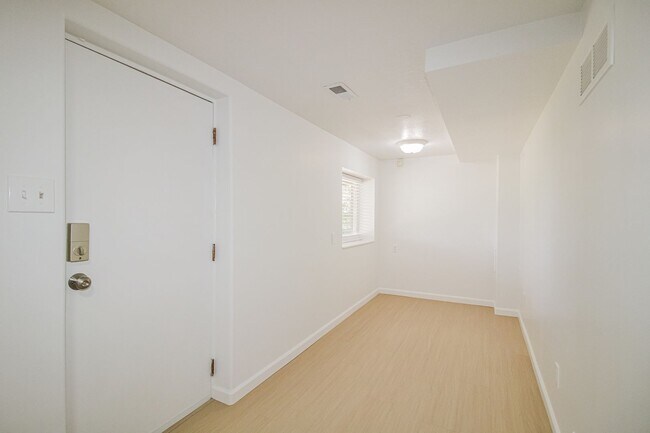 Building Photo - Maxfield