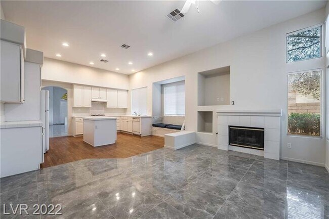 Building Photo - 8043 Shadowvale Dr