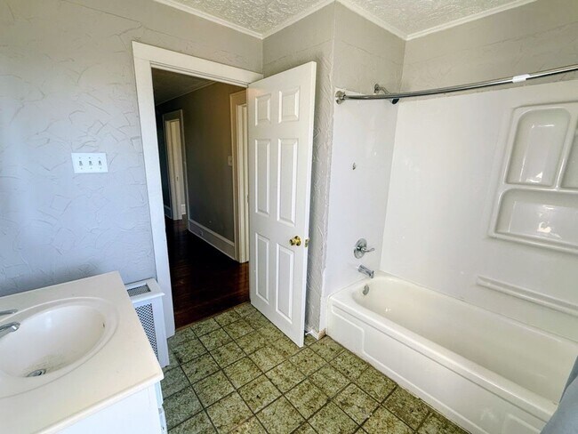 Building Photo - 3300 6th St SW