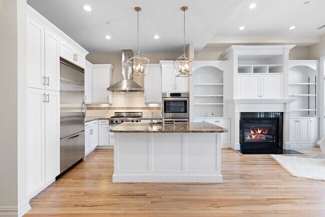 Building Photo - 16 Regency Pl