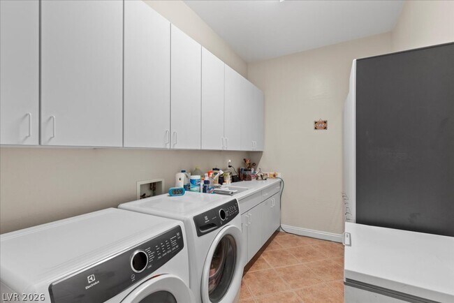 Building Photo - 7418 Bugler Swan Way