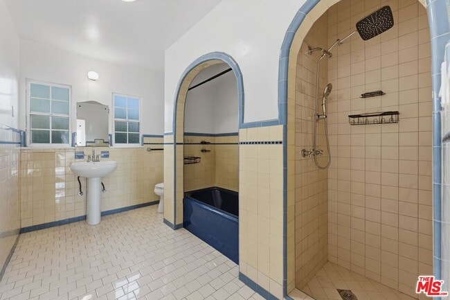 Building Photo - 1335 Redondo Blvd