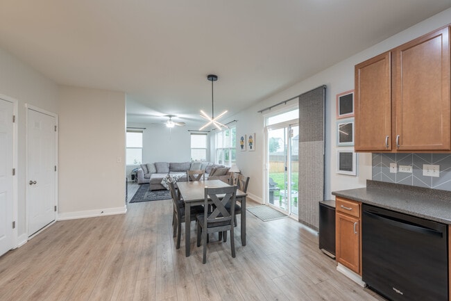 Building Photo - 4333 Schofield Dr