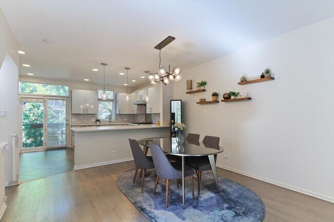 Building Photo - 2 bedroom in Chicago IL 60614
